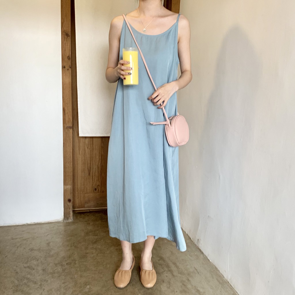 Cách chọn màu giày đi với váy mày xanh thêm rực rỡ